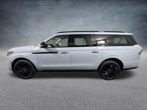GRAY MIST METALLIC TRI-COAT 2026 Lincoln Navigator Reserve