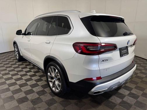 Mineral White Metallic 2022 BMW X5 xDrive40i