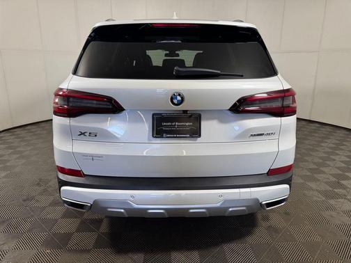 Mineral White Metallic 2022 BMW X5 xDrive40i