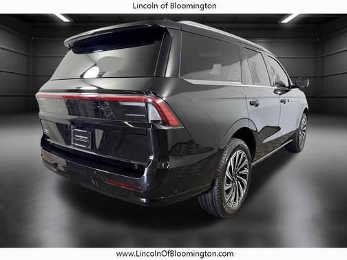 INFINITE BLACK MET CC 2025 Lincoln Navigator Black Label