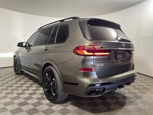 2023 BMW X7 M60i