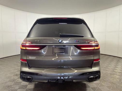 2023 BMW X7 M60i