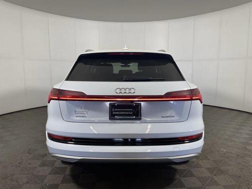 2022 Audi e-tron Premium