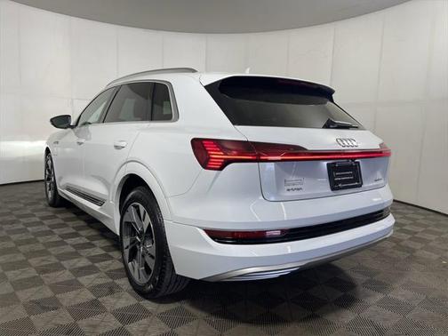 2022 Audi e-tron Premium