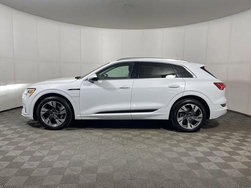 2022 Audi e-tron Premium