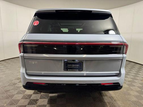 GRAY MIST METALLIC TRI-COAT 2026 Lincoln Navigator Reserve