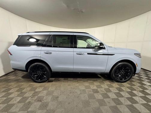 GRAY MIST METALLIC TRI-COAT 2026 Lincoln Navigator Reserve