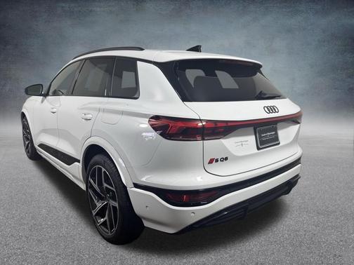 Glacier White 2025 Audi SQ6 e-tron Prestige quattro