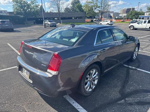2017 Chrysler 300 Limited