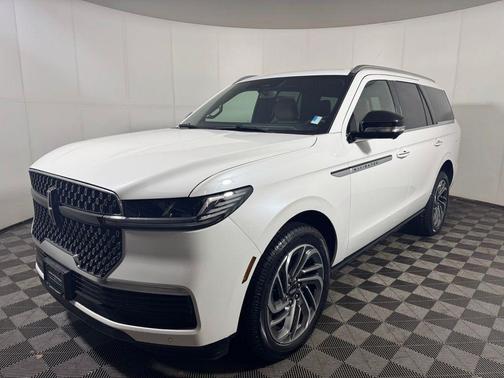 Pristine White Metallic Tri-Coat 2026 Lincoln Navigator Reserve