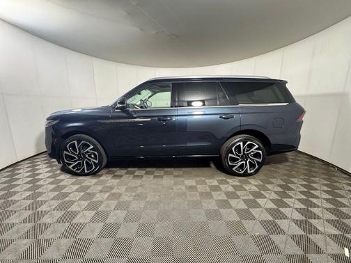 Flight Blue Metallic Clearcoat 2026 Lincoln Navigator Reserve