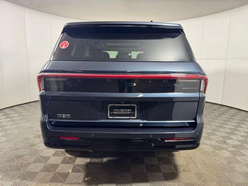 Flight Blue Metallic Clearcoat 2026 Lincoln Navigator Reserve