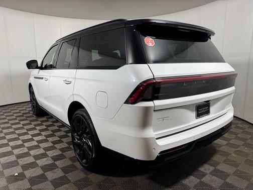 PRISTINE WHITE METALLIC 3C 2026 Lincoln Navigator Black Label