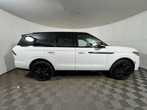 PRISTINE WHITE METALLIC 3C 2026 Lincoln Navigator Black Label