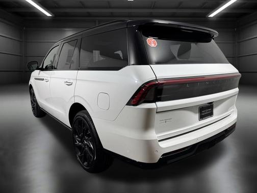 PRISTINE WHITE METALLIC 3C 2026 Lincoln Navigator Black Label