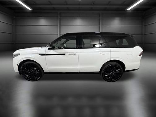 PRISTINE WHITE METALLIC 3C 2026 Lincoln Navigator Black Label