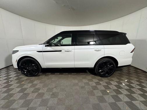 PRISTINE WHITE METALLIC 3C 2026 Lincoln Navigator Black Label