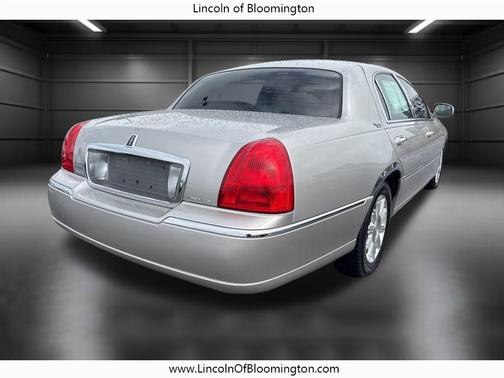 2010 Lincoln Town Car Signature