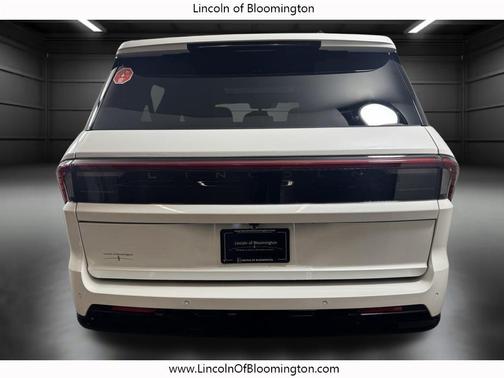 Pristine White Metallic Tri-Coat 2026 Lincoln Navigator Reserve