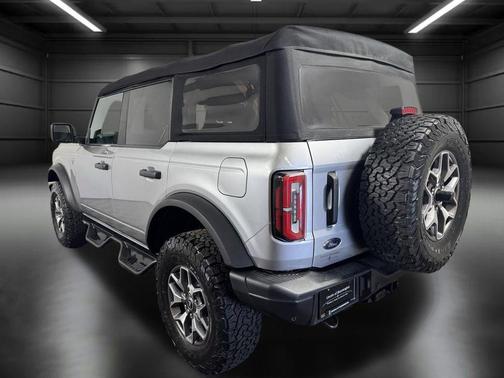 ICONIC SILVER METALLIC 2022 Ford Bronco Badlands