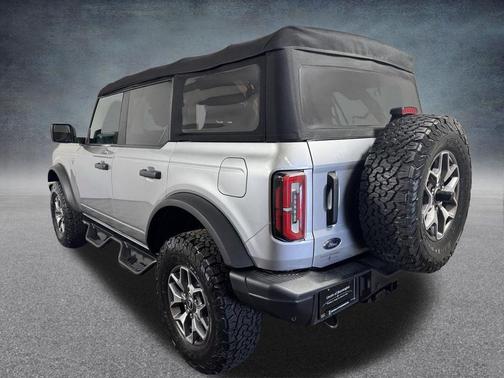 ICONIC SILVER METALLIC 2022 Ford Bronco Badlands