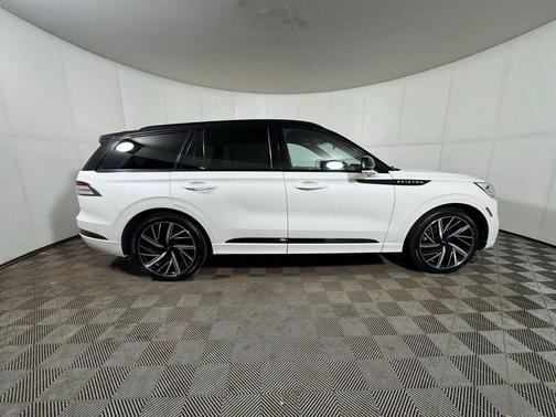 PRISTINE WHITE MET 3C 2023 Lincoln Aviator Black Label AWD