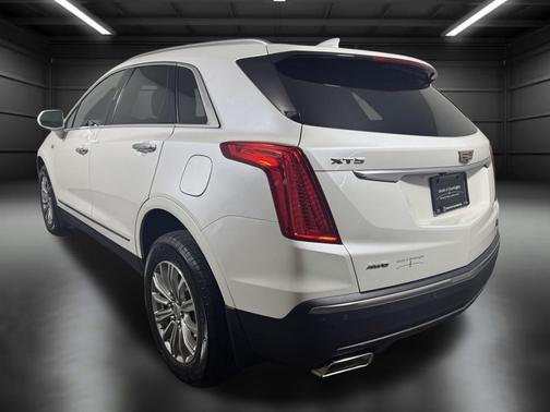 Crystal White Tricoat 2017 Cadillac XT5 Luxury
