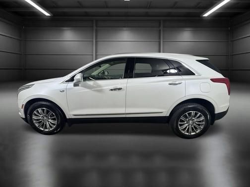Crystal White Tricoat 2017 Cadillac XT5 Luxury