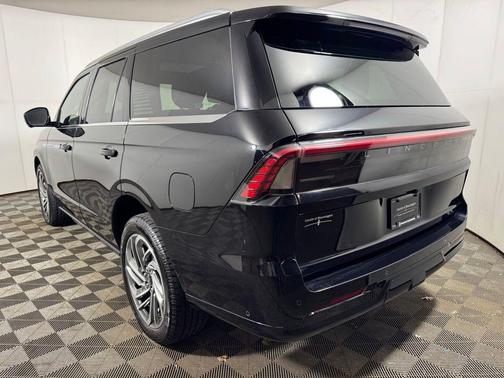 INFINITE BLACK MET CC 2025 Lincoln Navigator Reserve