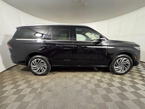 INFINITE BLACK MET CC 2025 Lincoln Navigator Reserve