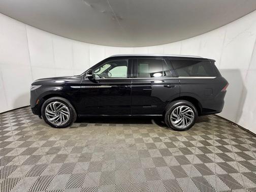 INFINITE BLACK MET CC 2025 Lincoln Navigator Reserve