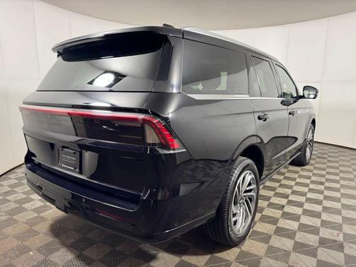 INFINITE BLACK MET CC 2025 Lincoln Navigator Reserve