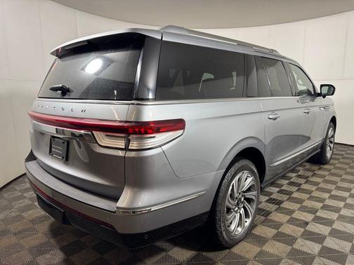 SILVER RADIANCE 2022 Lincoln Navigator Reserve