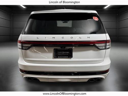 Pristine White Metallic Tri-Coat 2026 Lincoln Aviator Premiere