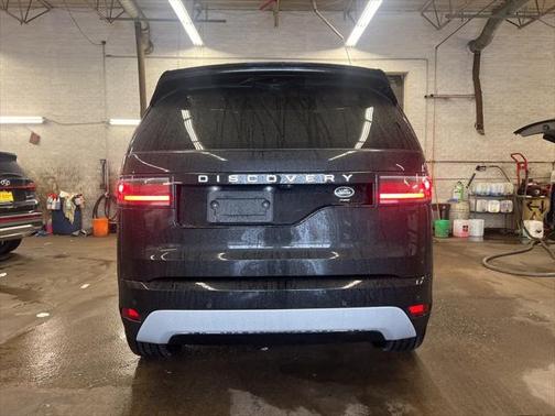 2023 Land Rover Discovery P360 Metropolitan Edition