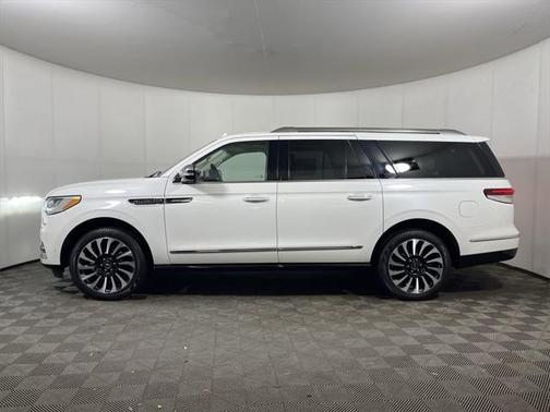 2022 Lincoln Navigator Black Label