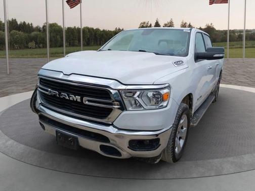 Bright White Clearcoat 2019 RAM 1500 Big Horn