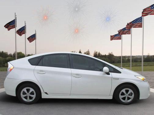 White 2014 Toyota Prius Three
