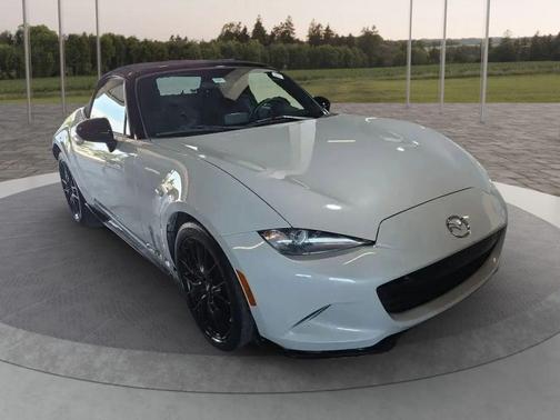 White 2016 Mazda MX-5 Miata Club