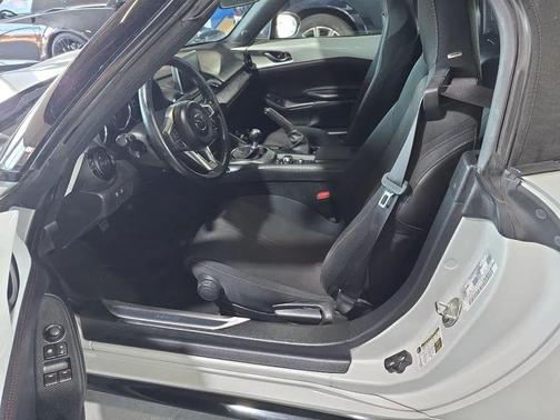 White 2016 Mazda MX-5 Miata Club