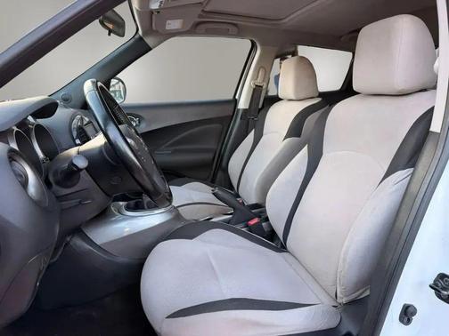 Pearl White 2013 Nissan Juke SV