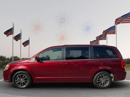 Octane Red Pearlcoat 2017 Dodge Grand Caravan SXT