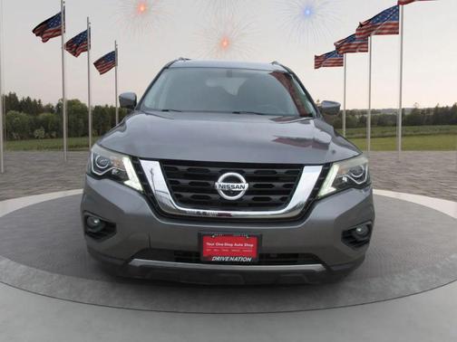 Gun Metallic 2017 Nissan Pathfinder Platinum