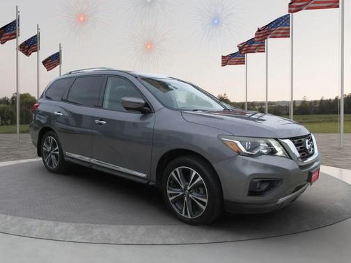 Gun Metallic 2017 Nissan Pathfinder Platinum