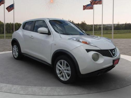 Pearl White 2013 Nissan Juke SV