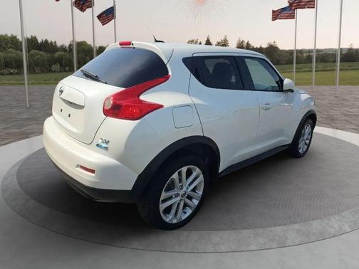Pearl White 2013 Nissan Juke SV