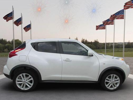 Pearl White 2013 Nissan Juke SV