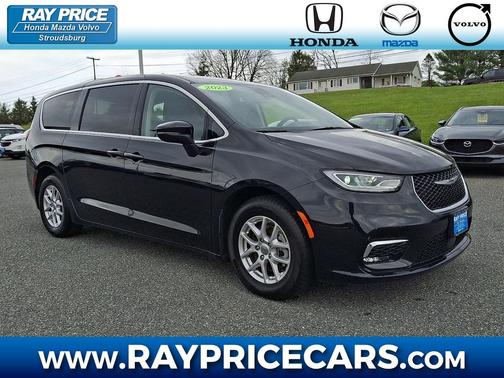 Brilliant Black Crystal Pearlcoat 2023 Chrysler Pacifica Touring L