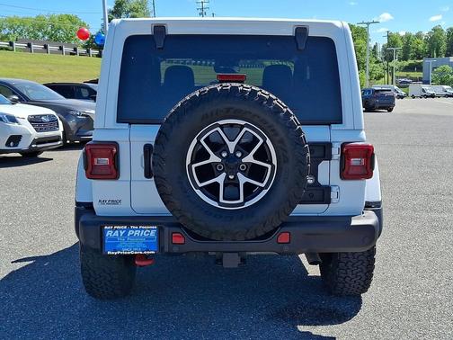 Bright White Clearcoat 2024 Jeep Wrangler Rubicon