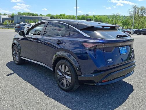 Deep Ocean Blue Pearl/Black Diamond Pearl 2023 Nissan ARIYA ENGAGE